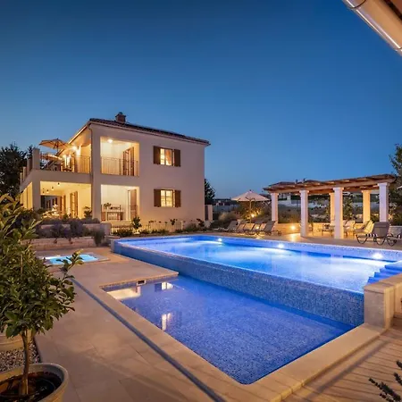 Terrarossa - Luxury Istrian Near Porec Kastelir